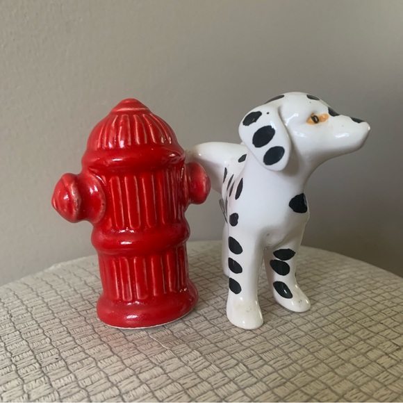 Vintage Dalmatian and fire hydrant novelty salt & pepper shakers - Picture 1 of 6